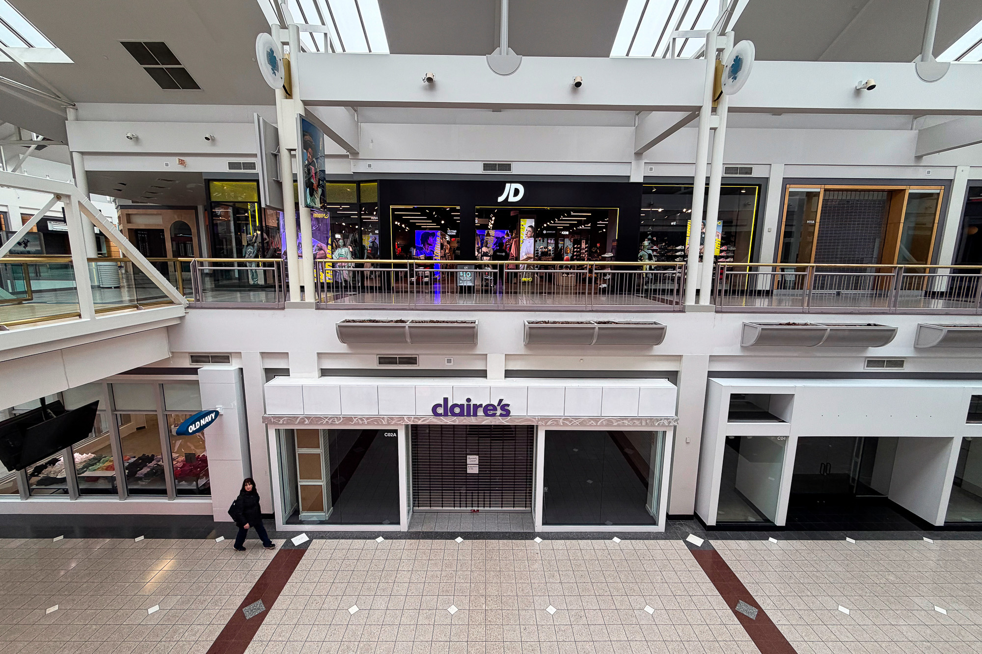 Consumer Confidence Falls Again Amid Economic Concerns