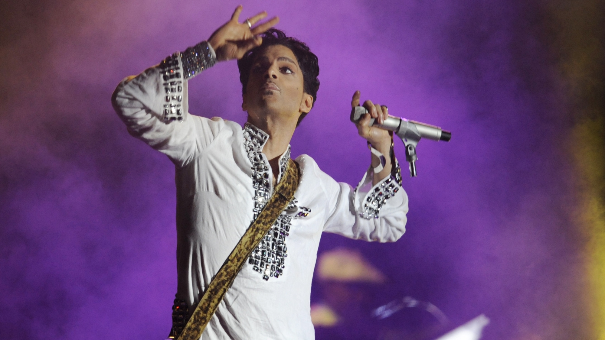 Prince performs during his headlining set on the second day of the Coachella Valley Music and Arts Festival in Indio, Calif., Saturday, April 26, 2008. (AP Photo/Chris Pizzello)