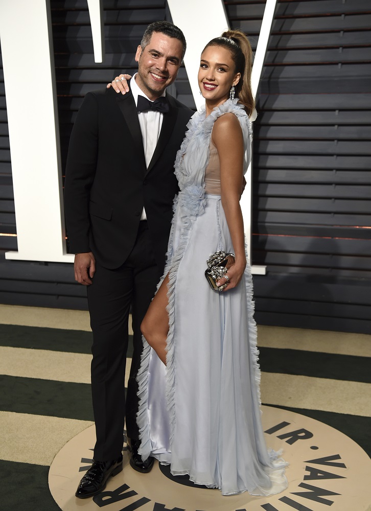 Cash Warren, left, and Jessica Alba arrive at the Vanity Fair Oscar Party on Sunday, Feb. 26, 2017, in Beverly Hills, Calif. (Photo by Evan Agostini/Invision/AP)