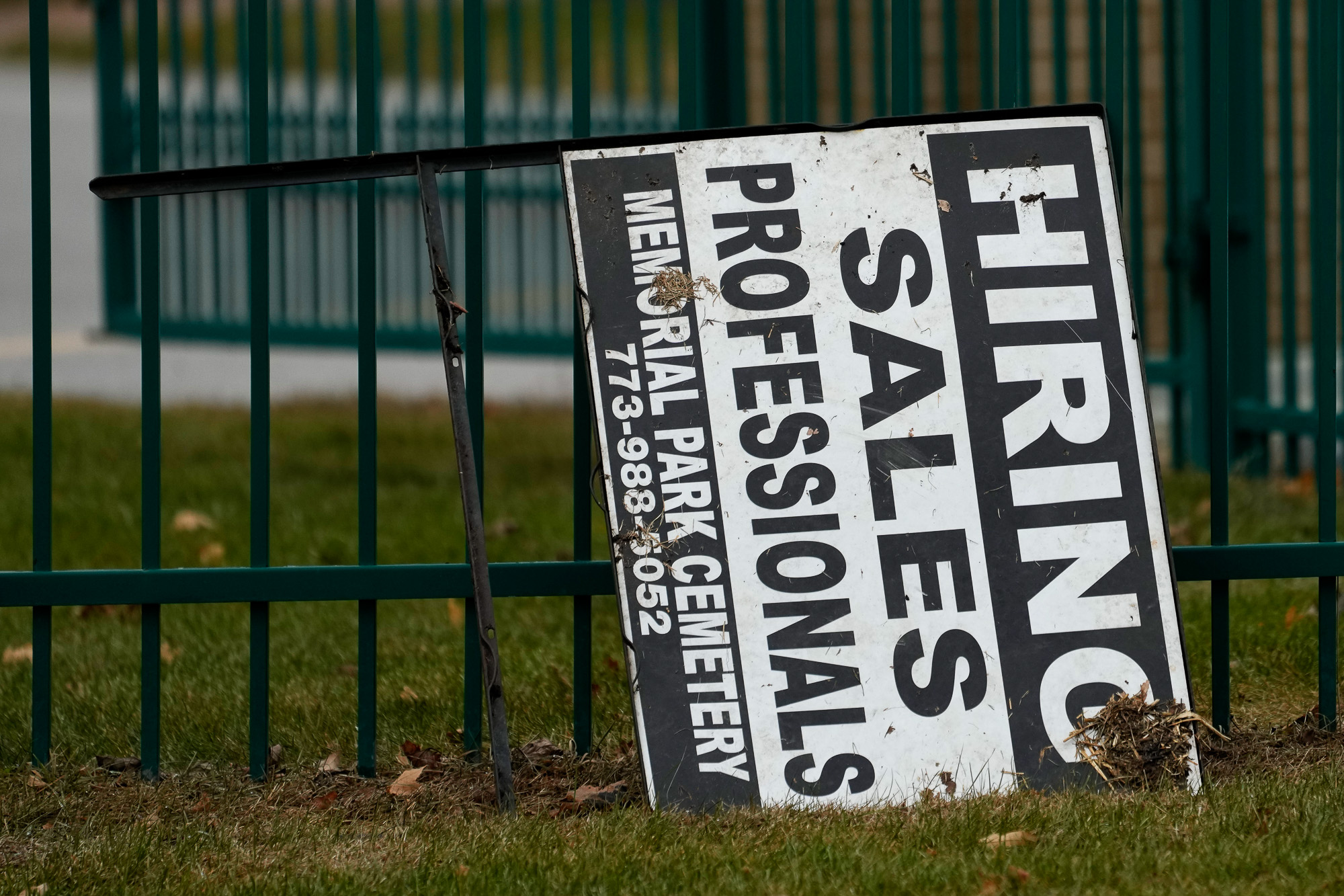 Americans Report Declining Confidence in Pay and Job Opportunities