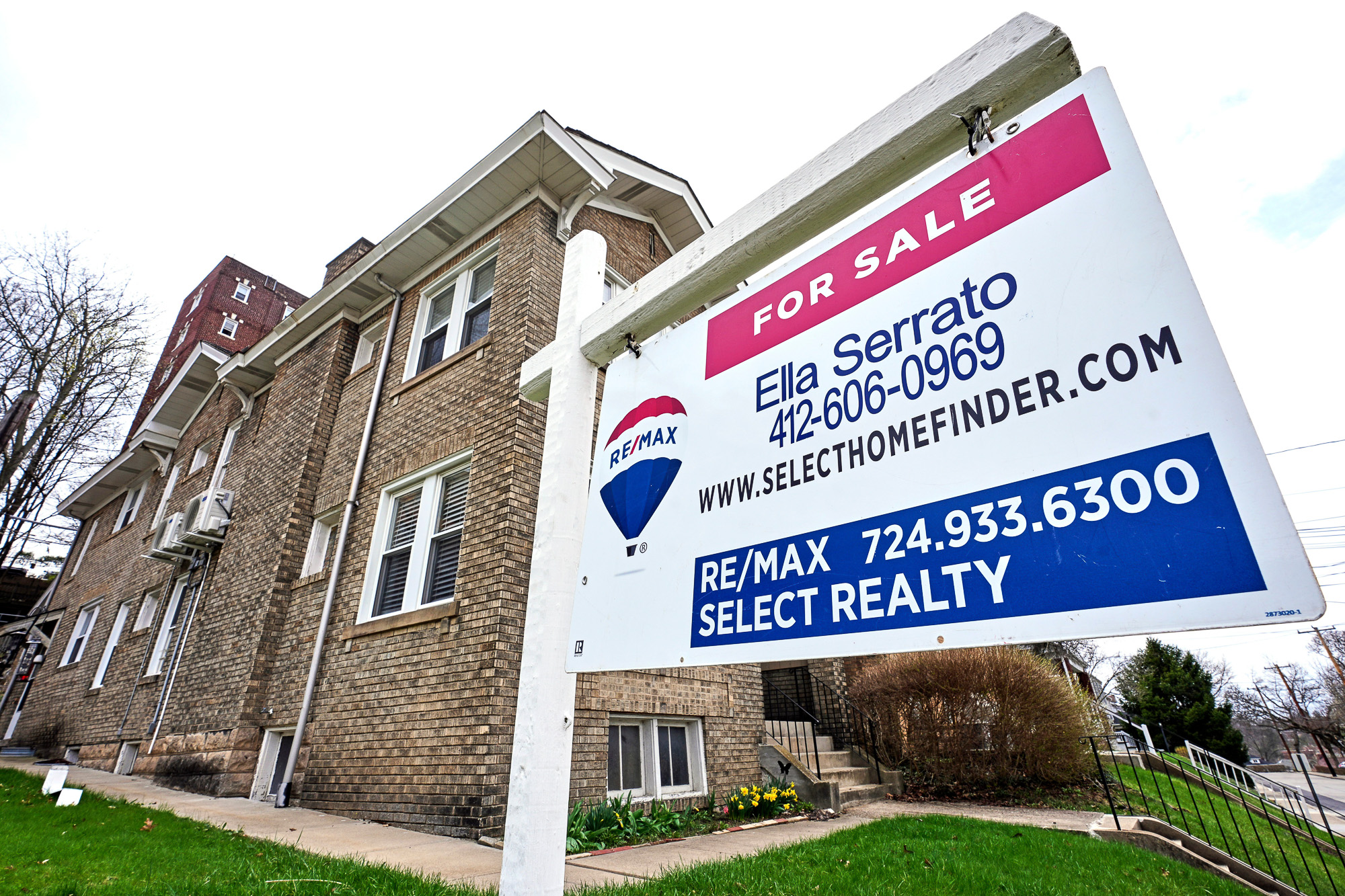 Home Sales Fall Apart Across U.S.