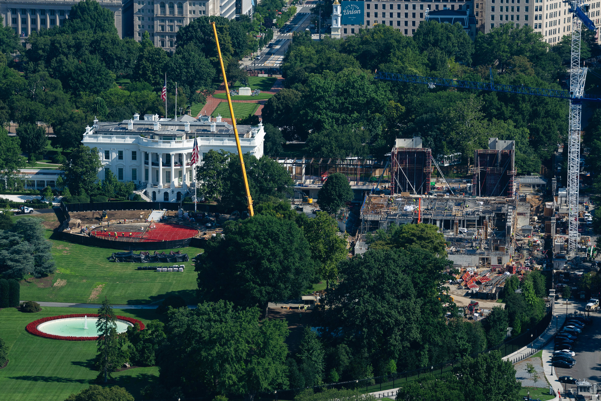 White House Renovations Now Top $900 Million